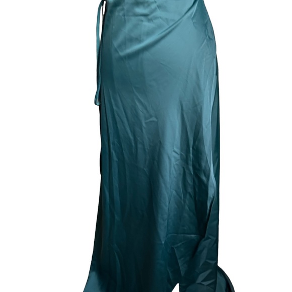 Showpo. Mine Would Be You Emerald Satin Dress Size 4 NWT - Picture 8 of 17